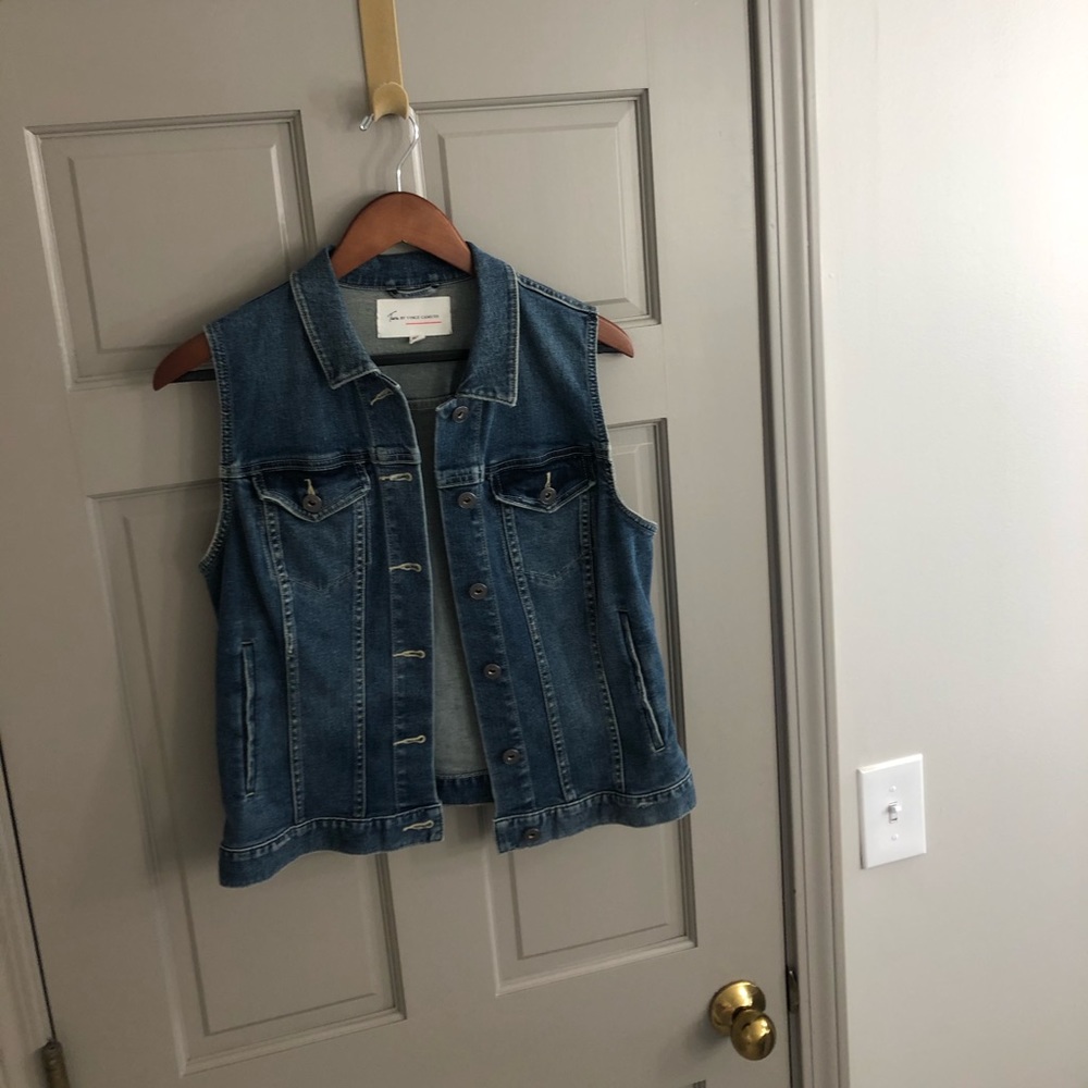 Vince camuto sleeveless denim jacket